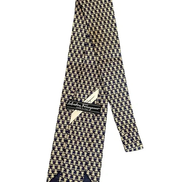 Salvatore Ferragamo Blue 100% Silk Toad LilyPad Whimsical Italy Tipped Tie